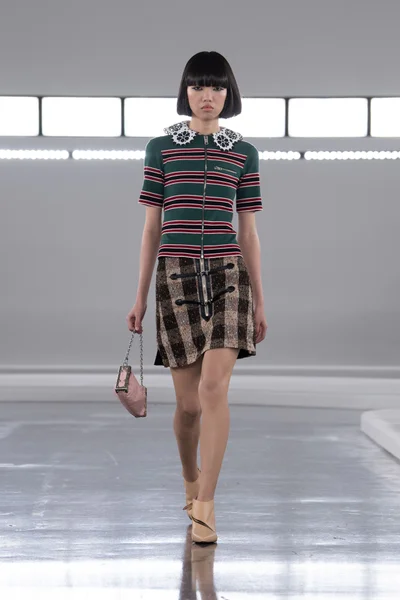 Look 18